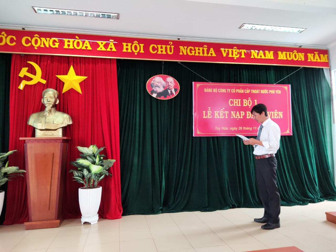 Đảng viên mới Nguyễn Hùng Đoan Phát biểu tuyên thệ tại Lễ kết nạp