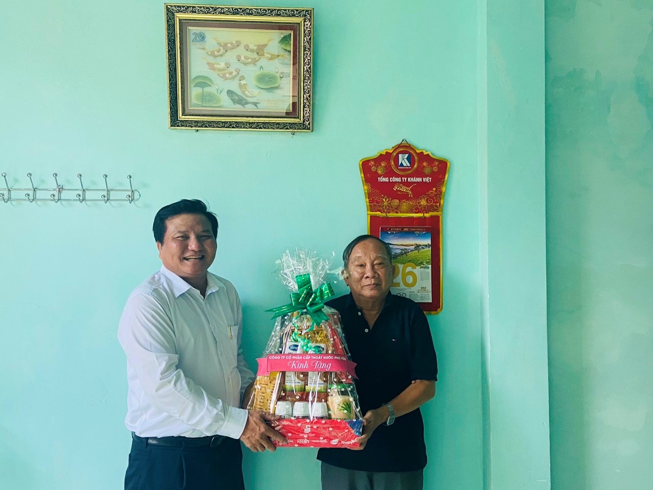 Công ty CP Cấp thoát nước Phú Yên thăm hỏi, tặng quà các gia đình thương binh liệt sỹ 