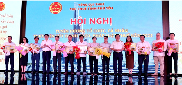 Công ty cổ phần Cấp thoát nước Phú Yên được Tuyên dương khen thưởng về thành tích thực hiện tốt nghĩa vụ nộp thuế